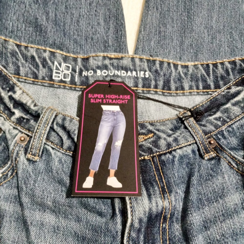 No Boundaries Jeans - Picture 10 of 10